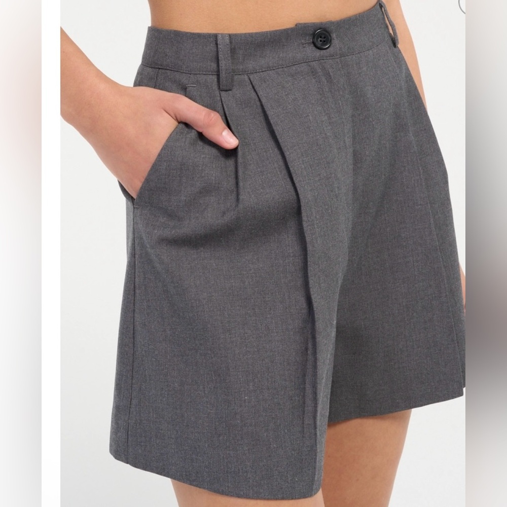 Yumi Row Felicity Preppy Minimalist Regency Luxury Academia Pleated Shorts S